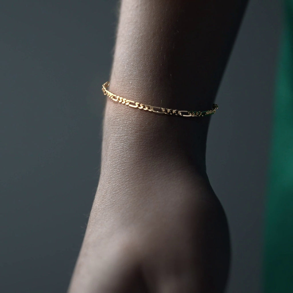 Pulsera Italiana Figaro Hueca De 10 Quilates 2.0mm